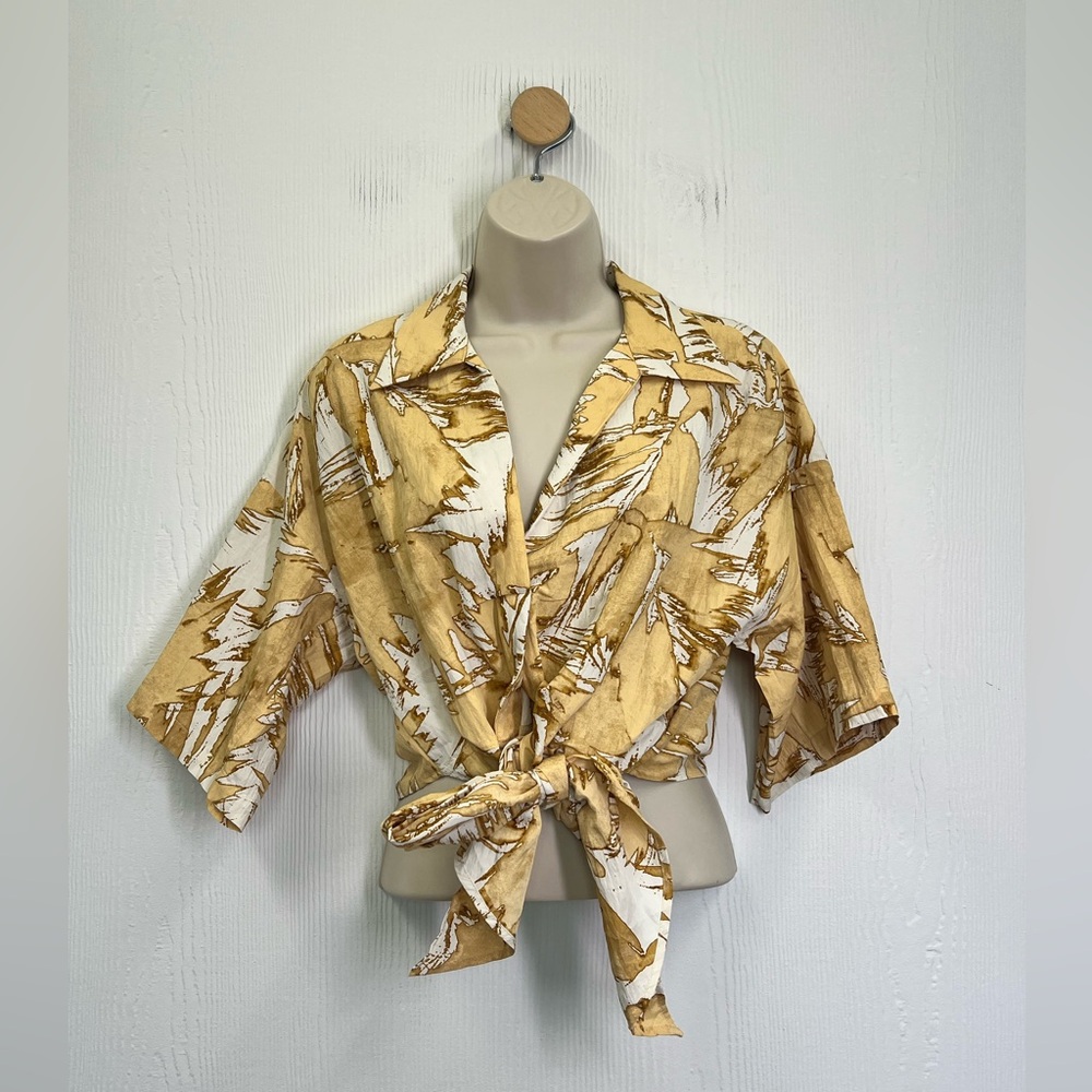 H&M - Cream And Beige Floral Short Sleeve Tie Front Tropical Blouse Size Small - Picture 2 of 9